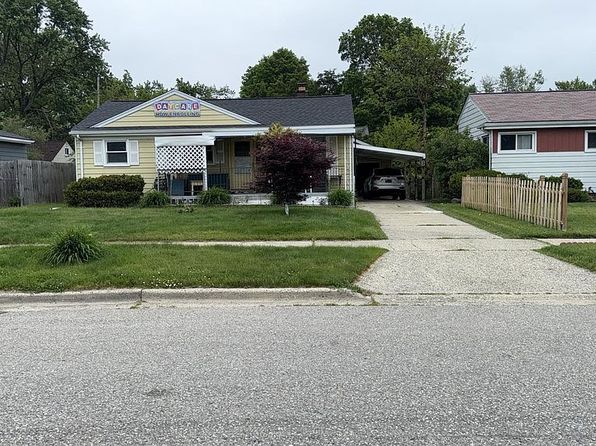 585 Rosewood Ave
