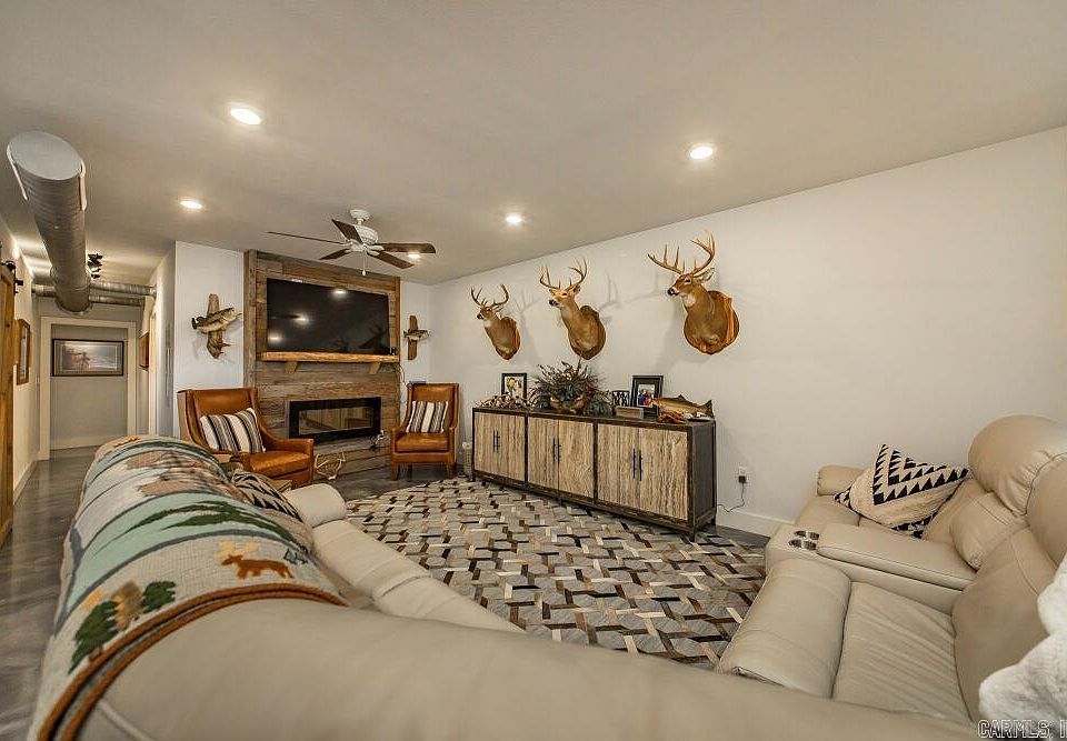 1st image of 7910 Edgemont Rd Suite 200