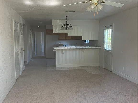 4th image of 4422 Westridge Dr