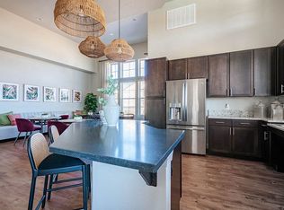 Flora 4050, Bryan, TX 77802