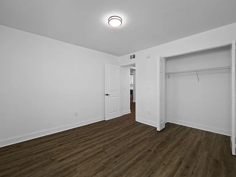 KC Flats Apartments — Photo 80