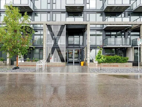 327 E 9a St NW #310, Calgary, AB T2N 1T7