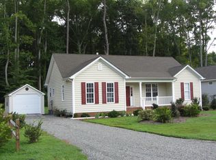 256 Pocahontas Rd, Kilmarnock, VA 22482