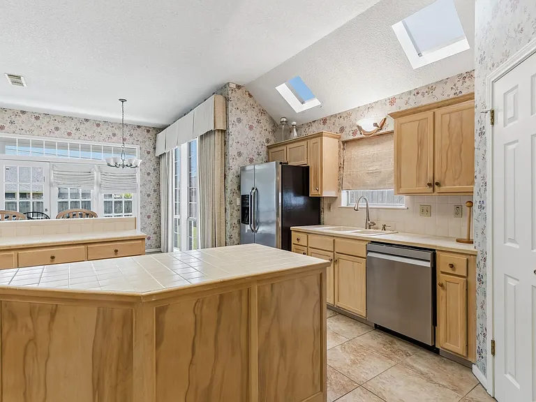 2107 Avenue K — Photo 14