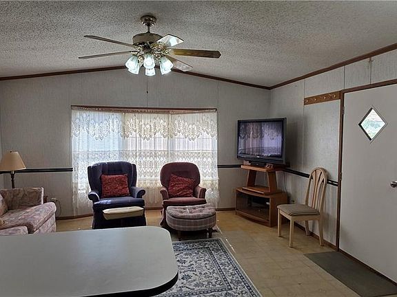 5th image of 2400 Bobolink Cir W