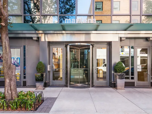 431 West 37th Street image 2 of 37