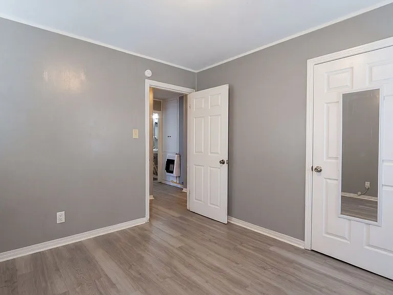 1148 Dudley Ln — Photo 5