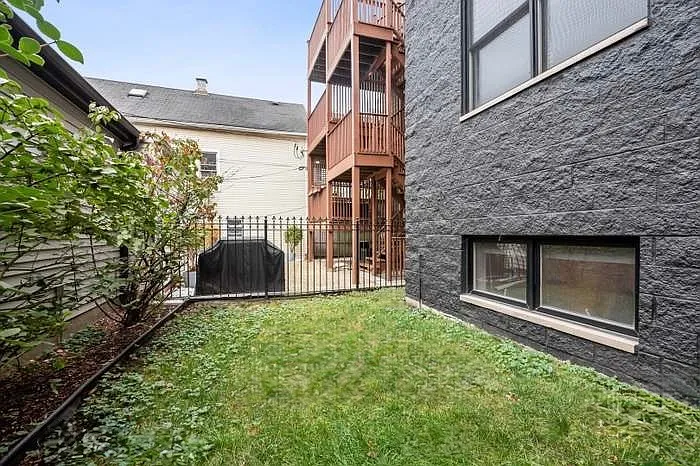 1422 W Henderson St #1 — Photo 11