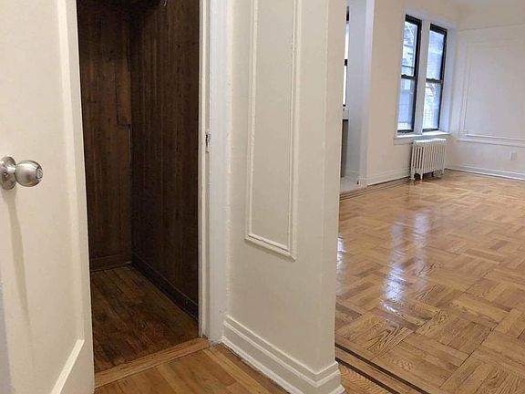 4th image of 4333 46th St #5K