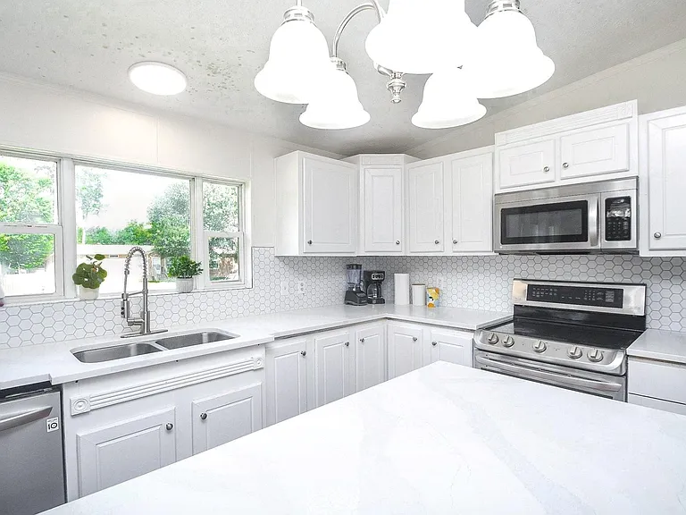 31606 Bryan St — Photo 17