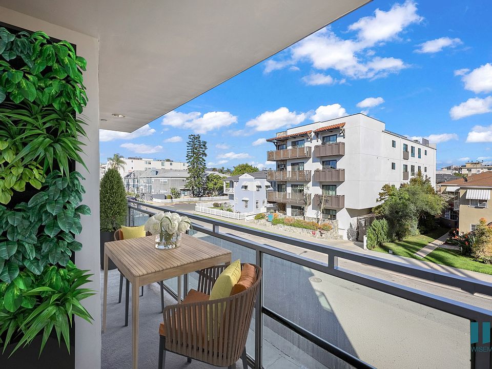 Upper-Level Balcony