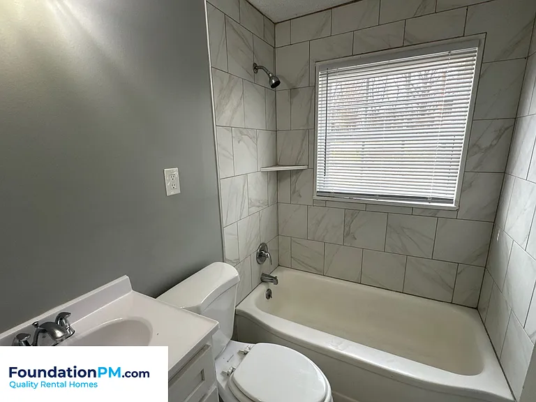 1392 Kyle St — Photo 12