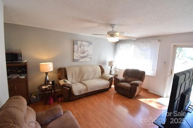 1st image of 615 E Maple Ave