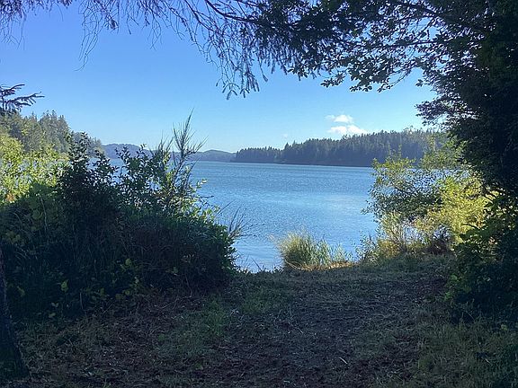 3rd image of 83615 Clear Lake Rd #1