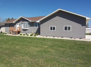 502 W 4th St, White, SD 57276
