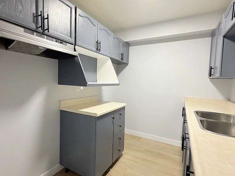 2950 Elsmere Ave #103 — Photo 8