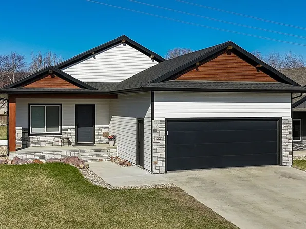 1221 S Foss Ave, Sioux Falls, SD 57110