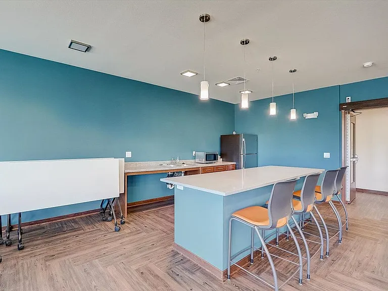 1120 N Windsor Ave — Photo 32