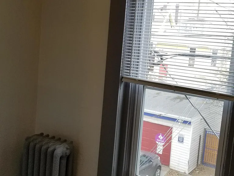 LARGE WINDOWS PROVIDE AMPLE SUNLIGHT