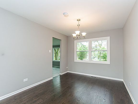 3rd image of 17538 Mulberry St