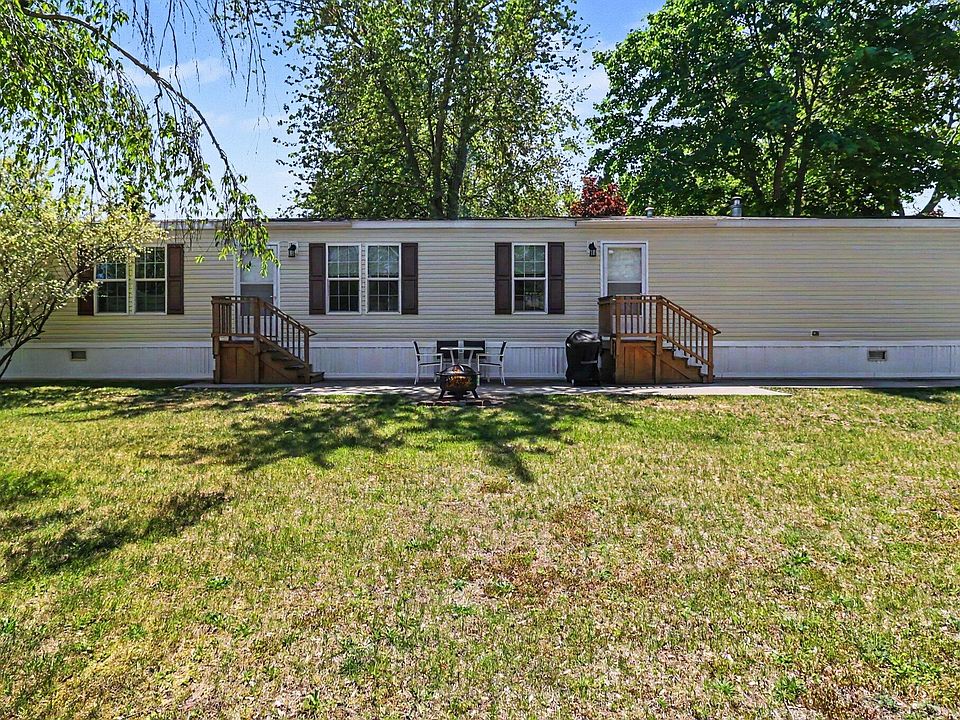 1st image of 2860 Trepanier Dr