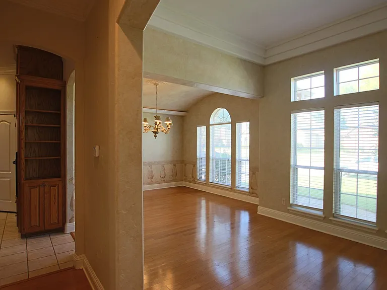 1202 River Bend Dr — Photo 4