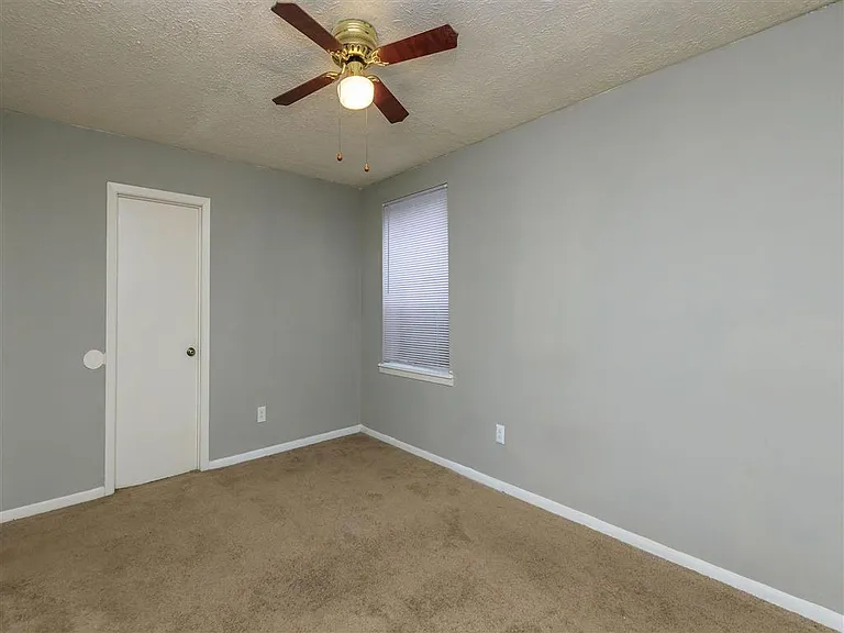 3820 Papermill Sq — Photo 52