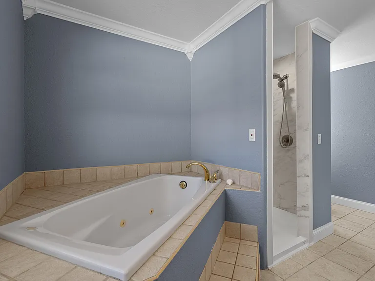 2409 Hunters Trl — Photo 22