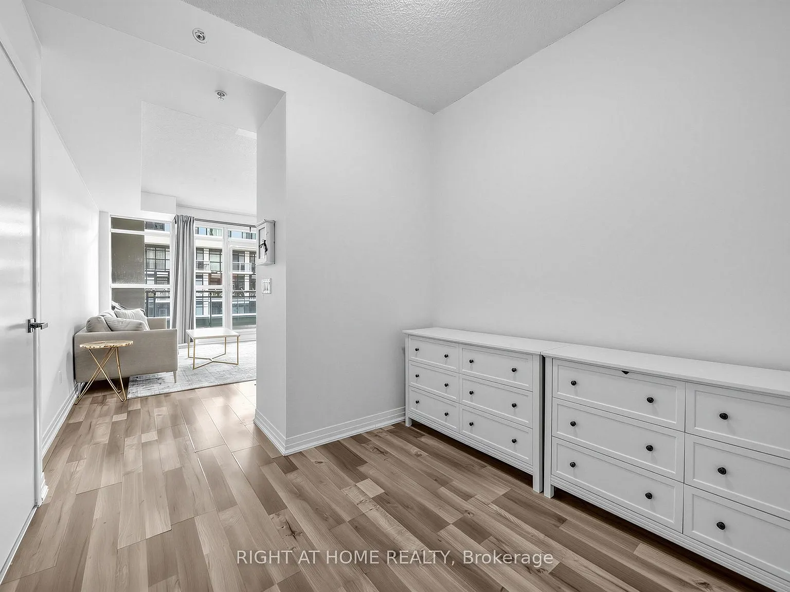 2 bed, $2,600 — Photo 4