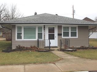 106 E Butler St, Manchester, IA 52057