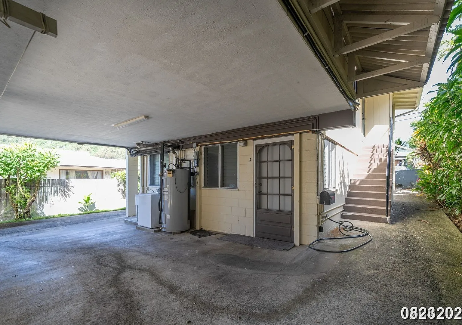 $2400 / 2 Bed / 1 Bath / 2 Parking In Kalihi — Photo 2