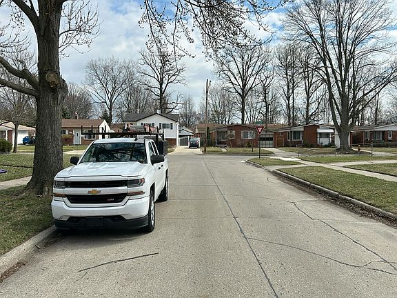 4th image of 15931 Canberra St
