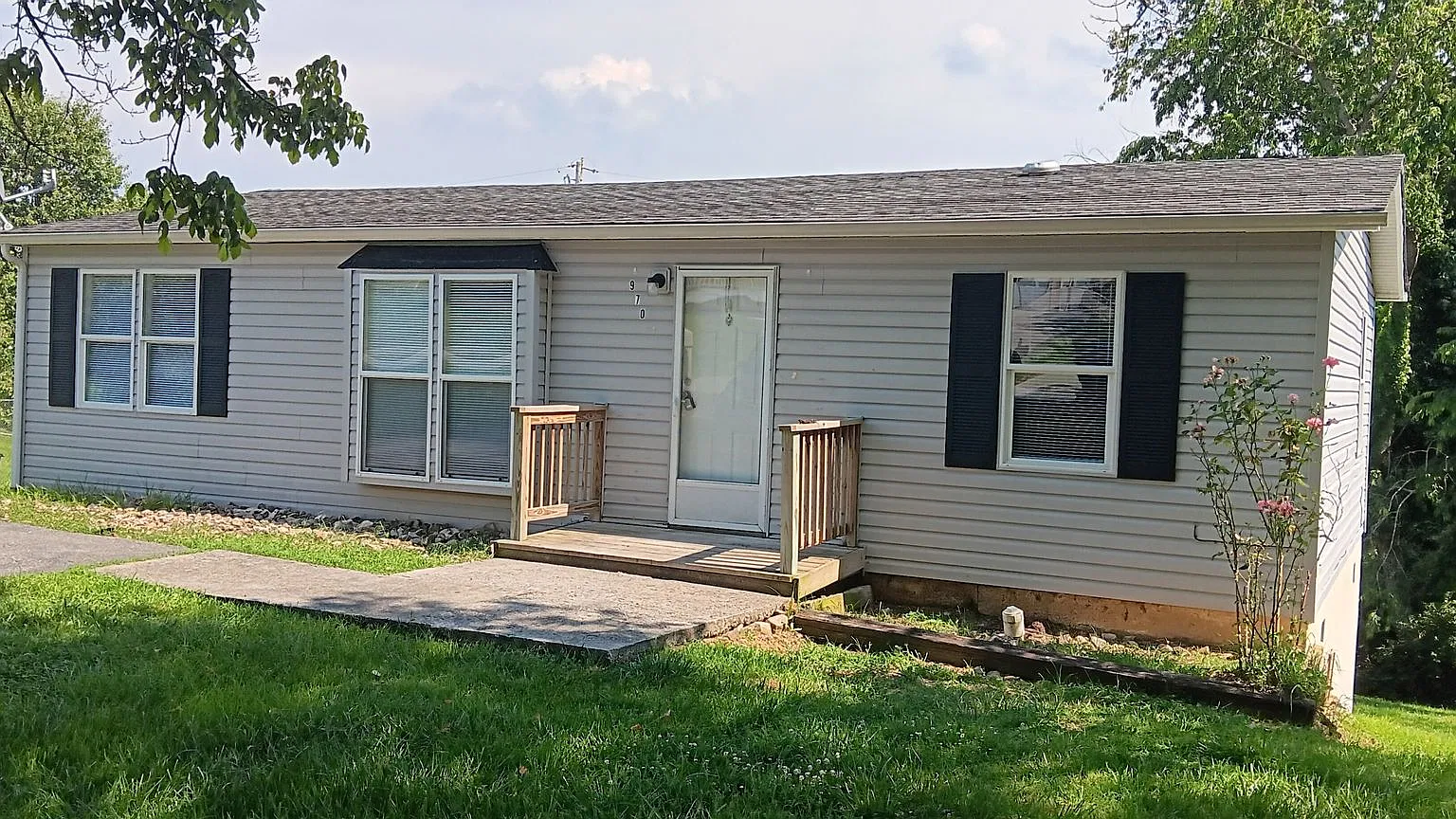 Christiansburg, 3 BR / 2 BA, Available November 15th — Photo 3