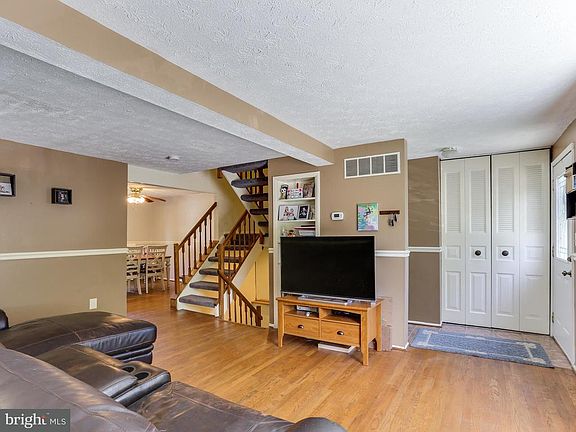 4th image of 7674 Fairbanks Ct