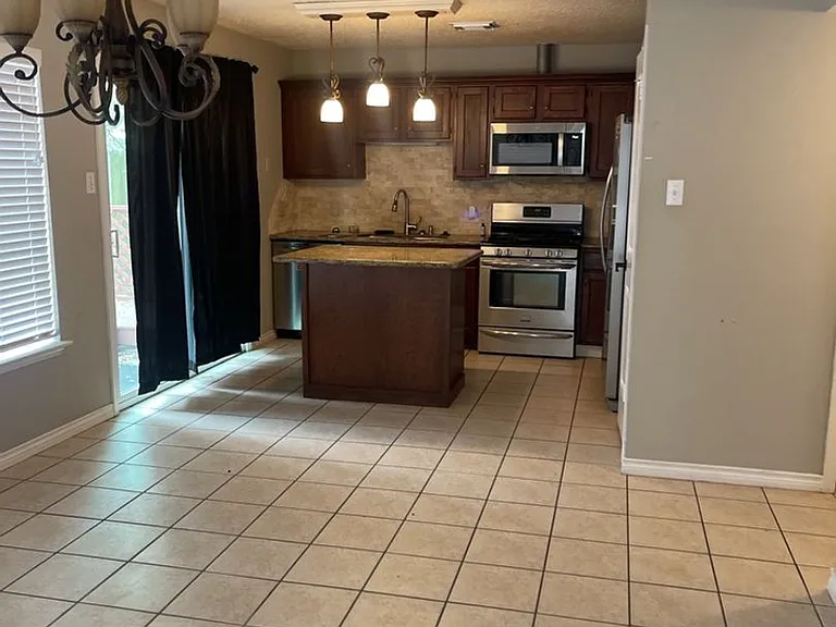 2402 Chestnut Mills Rd — Photo 4