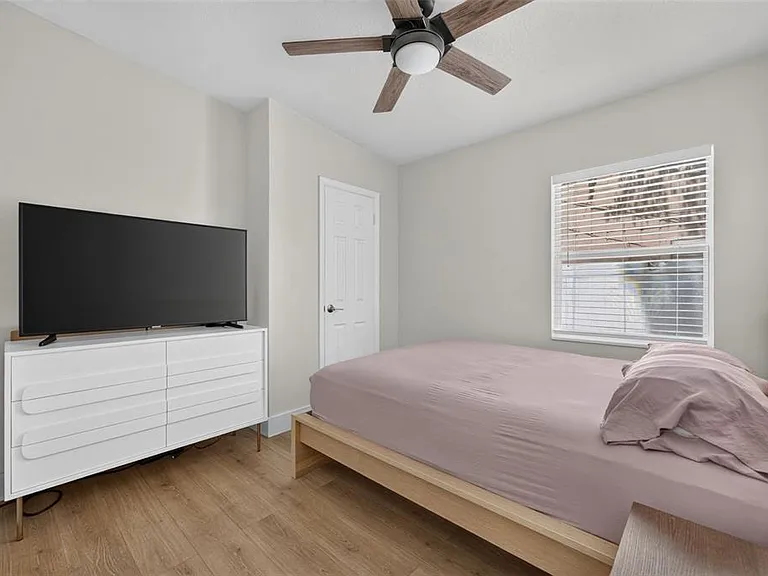 1822 Canton St — Photo 14