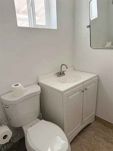 3 bed, 2.0 bath, 1423 sqft, $1,875 — Photo 3