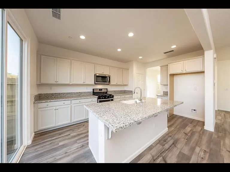 6698 E Adena Ave — Photo 27