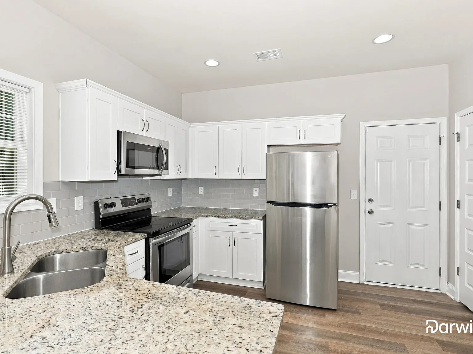 4 bed, 2.5 bath, 1720 sqft, $2,045 — Photo 3
