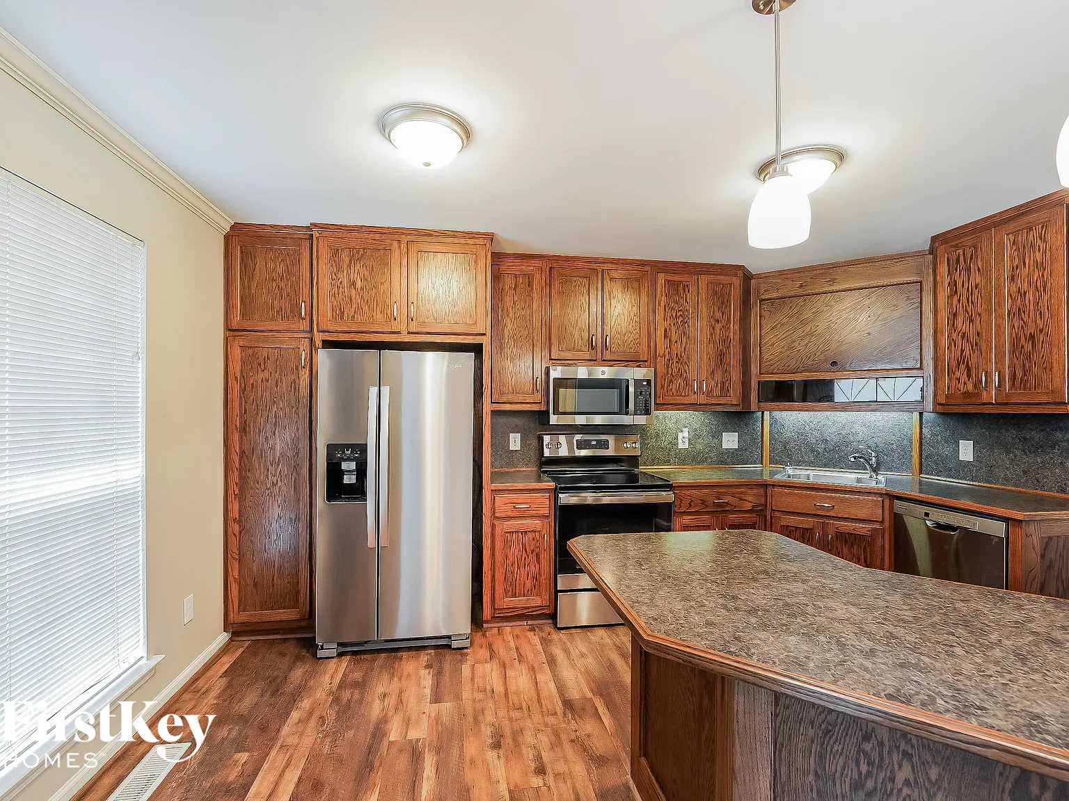 3 bed, 2.0 bath, 1685 sqft, $2,180 — Photo 4