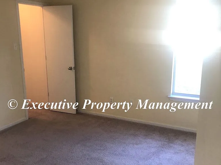 208 Janelle Dr — Photo 10