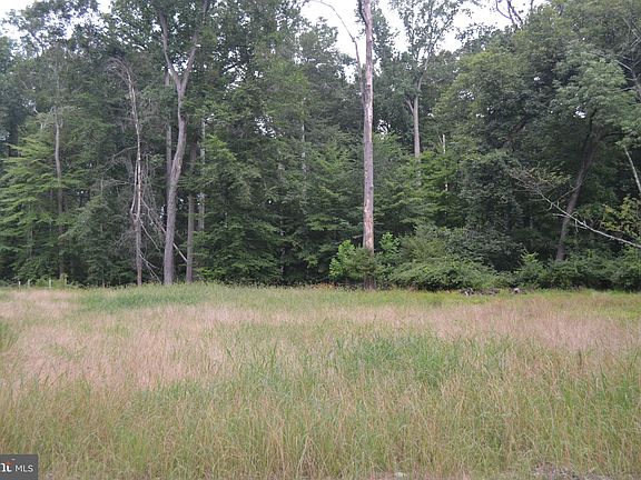 2nd image of 1581 Meadow Ln