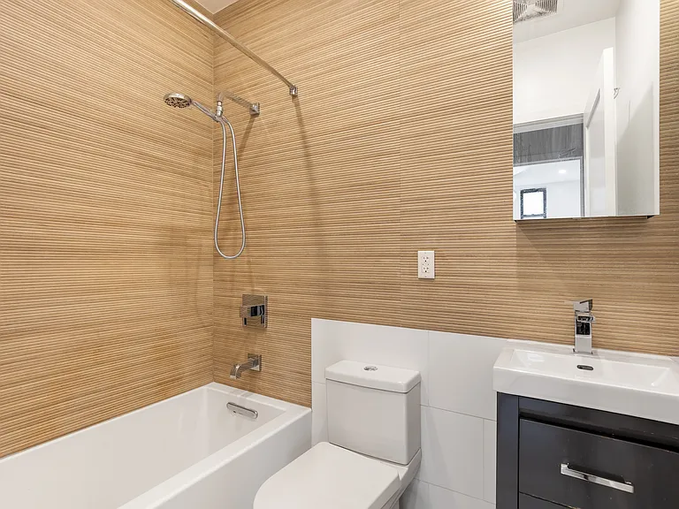810 Macon St #B2 — Photo 8