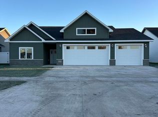 3090 45th Ave S, Grand Forks, ND 58201