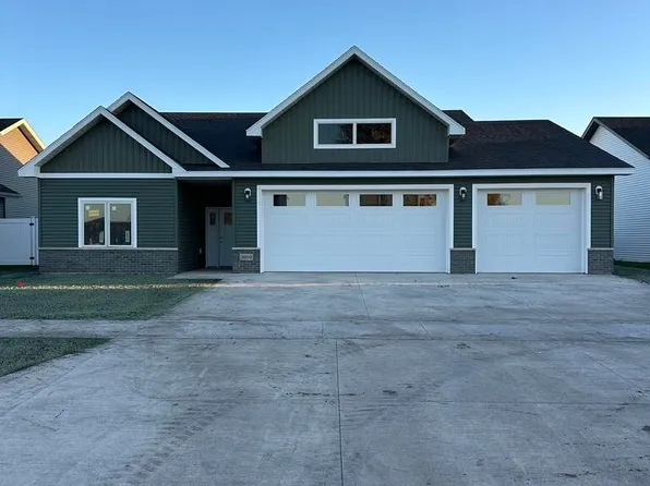 3090 45th Ave S, Grand Forks, ND 58201