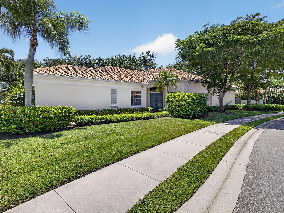1048 Diamond Head Way