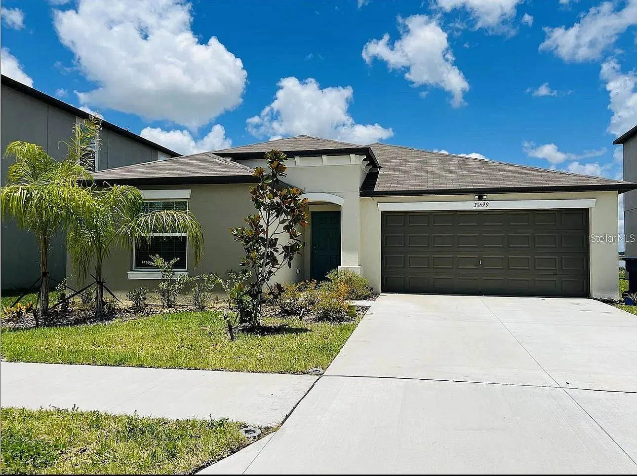 4 bed, 1939 sqft, $2,600 — Photo 1