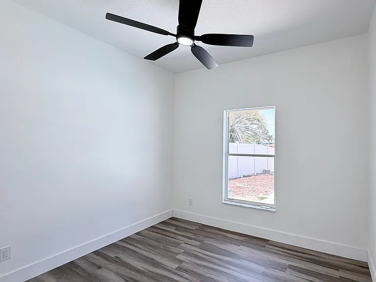 906 Berwick Dr — Photo 22