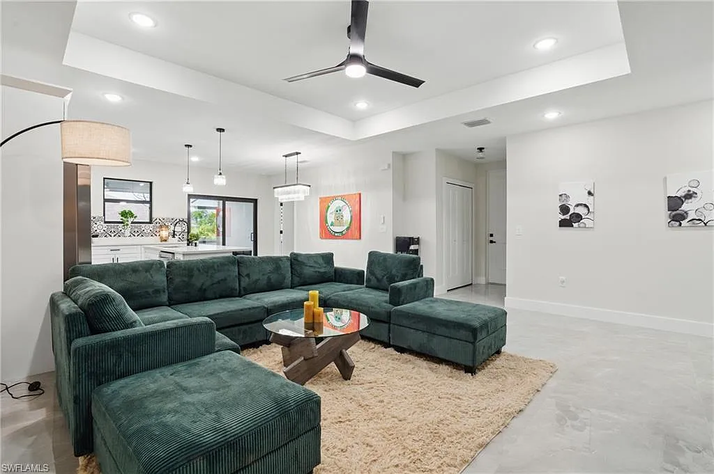 3 bed, 2.0 bath, 2700 sqft, $3,500 — Photo 4