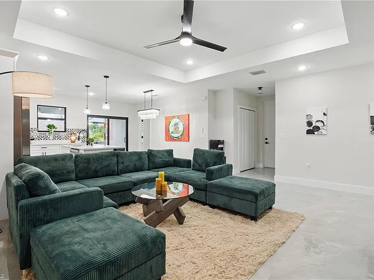 1011 & 1013 Abrams Blvd — Photo 4